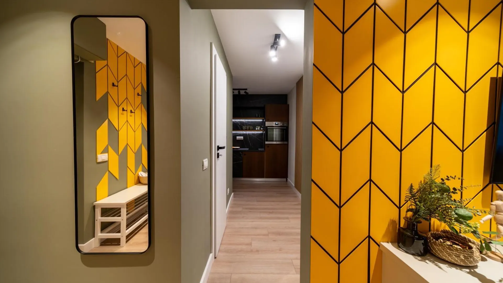 Bumblebee Apartment With Cozy Balcony Near Victoriei Avenue Bucarest Roumanie