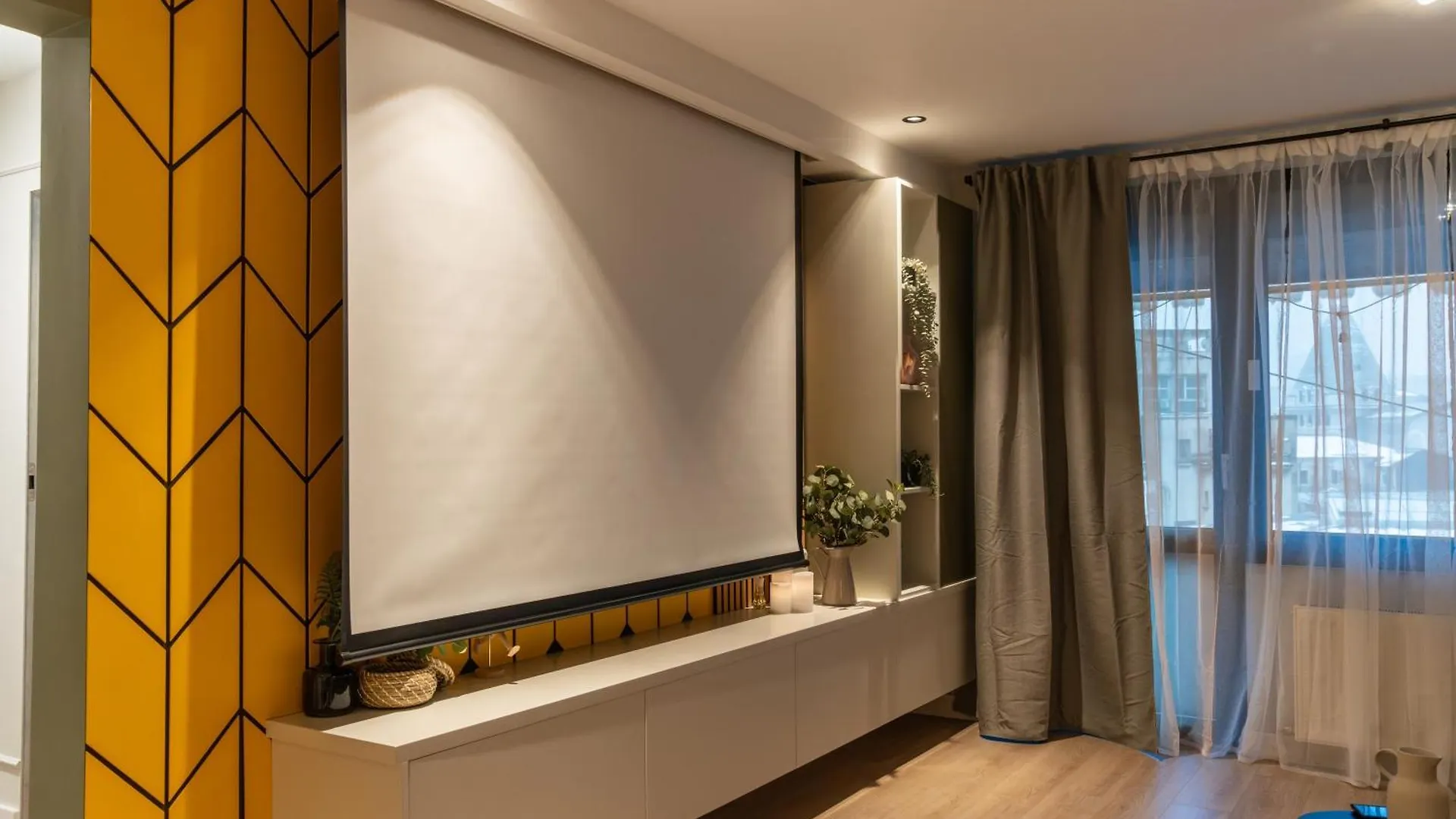Bumblebee Apartment With Cozy Balcony Near Victoriei Avenue Bucarest 0*,  Roumanie