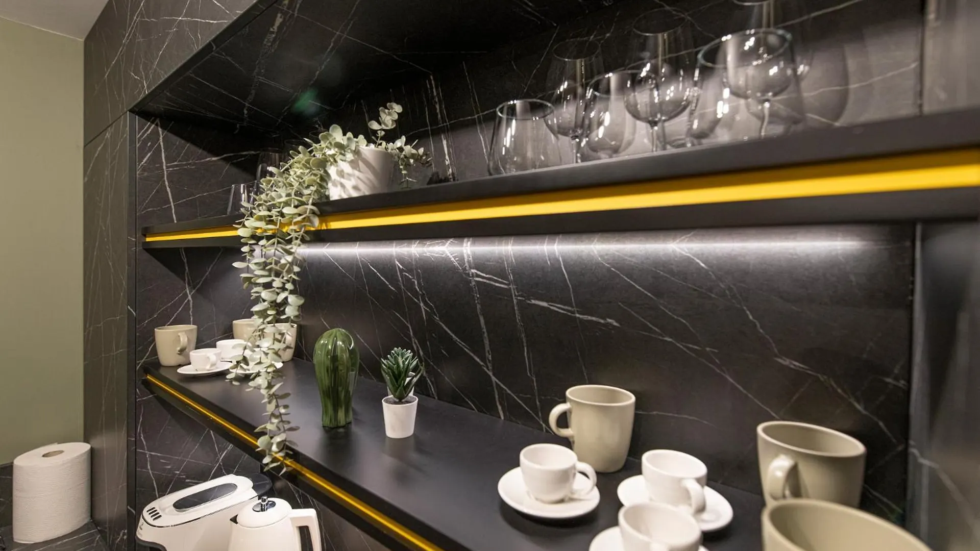 Bumblebee Apartment With Cozy Balcony Near Victoriei Avenue Bucarest Roumanie